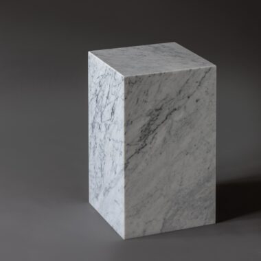 Приставной столик Carrara 30 из натурального мрамора