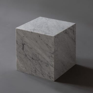 Приставной столик Carrara 40 из натурального мрамора